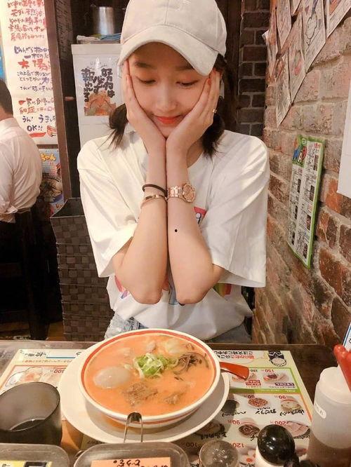 娱乐吃瓜酱生日庆祝,星光熠熠，欢乐满溢